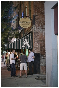 Downtown nightlife-Arnold's